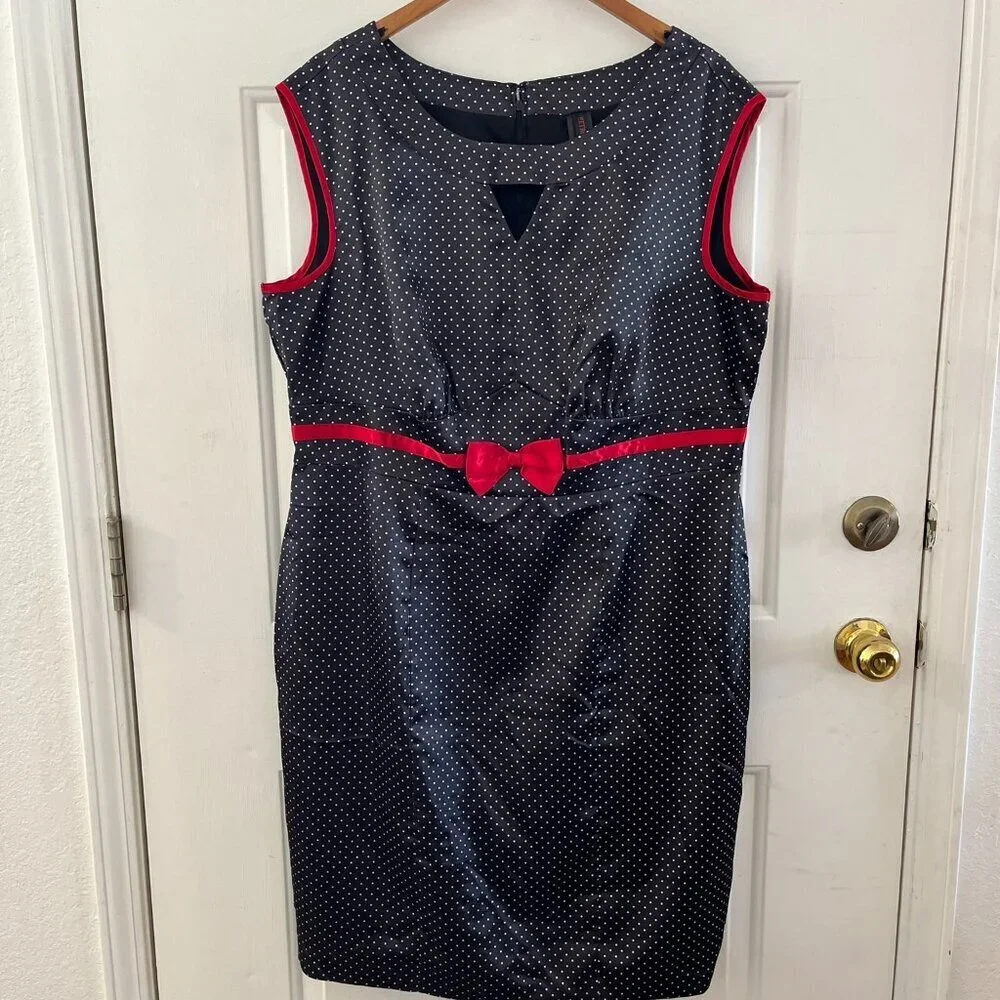 Torrid Retro Chic Woman's Plus-Size Black/White Nostalgic Rockabilly Dress Sz 18 - Picture 3 of 10